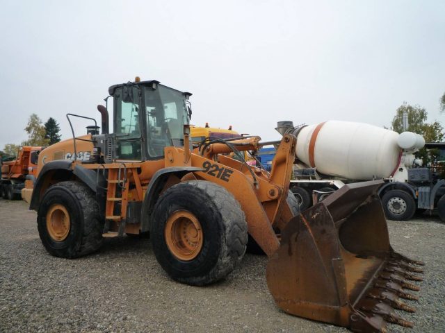 CASE 921E