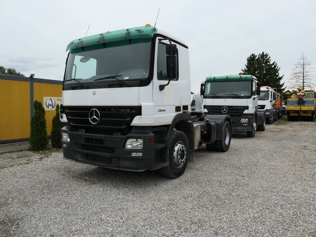 Mercedes Benz 2044 LS